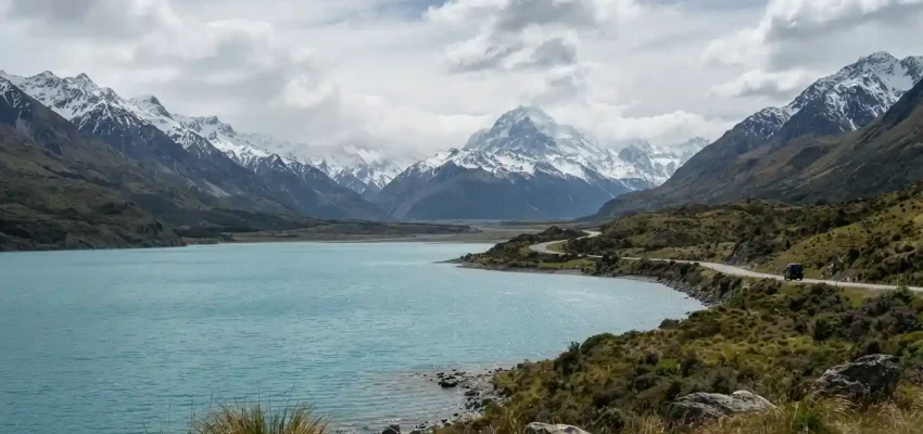 Mountain lake and snow-capped Southern Alps in New Zealand’s South Island